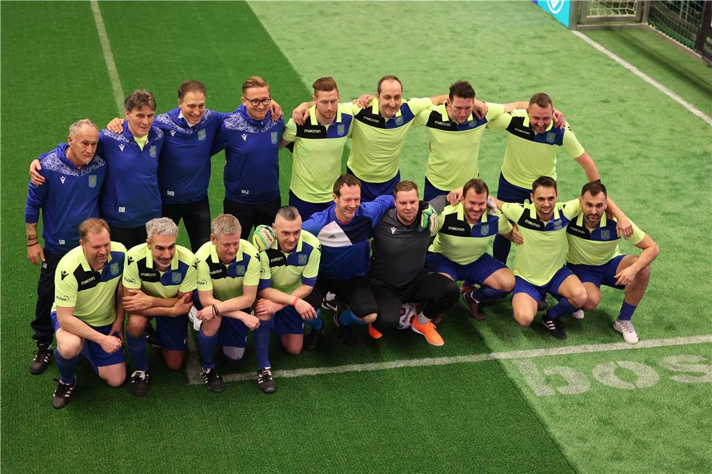 Die Castrop Masters mit Traditionsmannschaften von Bundesliga-Vereinen gingen in der vollen Europahalle am vorletzten Tag des Jahres 2023 über die Bühne.