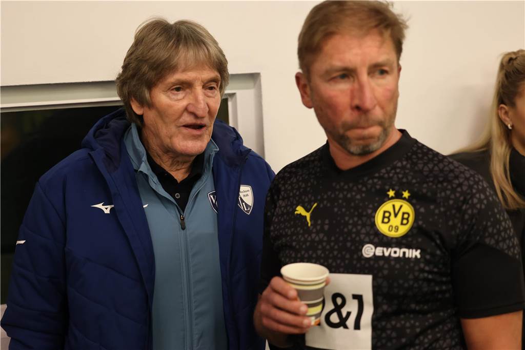 Die Castrop Masters mit Traditionsmannschaften von Bundesliga-Vereinen gingen in der vollen Europahalle am vorletzten Tag des Jahres 2023 über die Bühne.