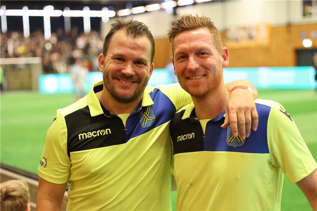 Die Castrop Masters mit Traditionsmannschaften von Bundesliga-Vereinen gingen in der vollen Europahalle am vorletzten Tag des Jahres 2023 über die Bühne.
