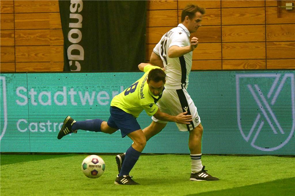 Die Castrop Masters mit Traditionsmannschaften von Bundesliga-Vereinen gingen in der vollen Europahalle am vorletzten Tag des Jahres 2023 über die Bühne.
