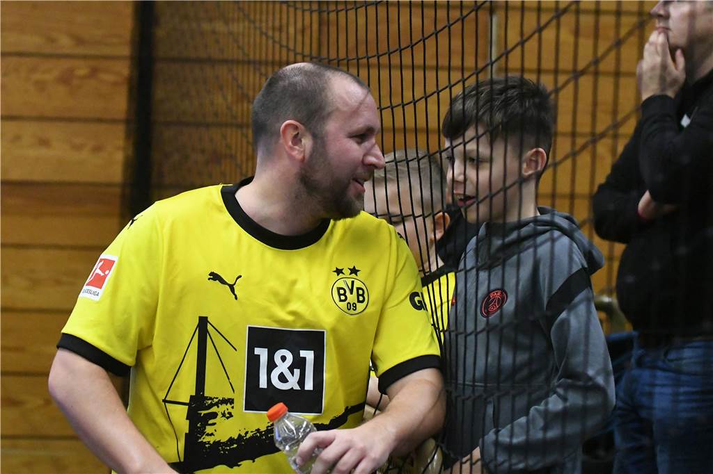 Die Castrop Masters mit Traditionsmannschaften von Bundesliga-Vereinen gingen in der vollen Europahalle am vorletzten Tag des Jahres 2023 über die Bühne.
