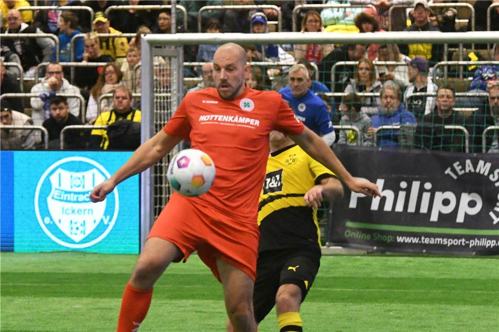 Die Castrop Masters mit Traditionsmannschaften von Bundesliga-Vereinen gingen in der vollen Europahalle am vorletzten Tag des Jahres 2023 über die Bühne.