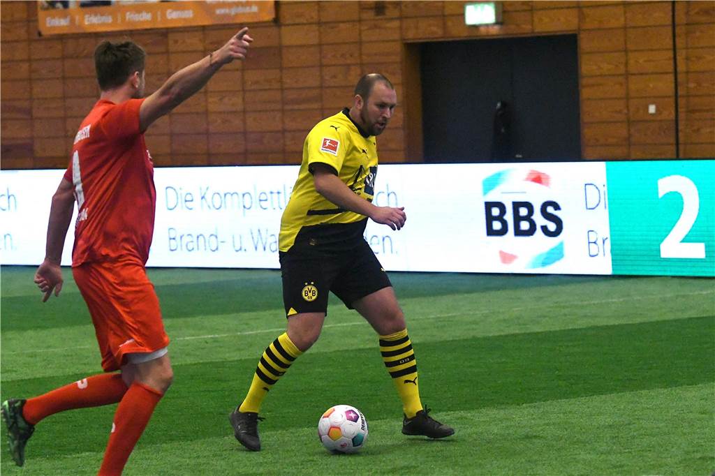 Die Castrop Masters mit Traditionsmannschaften von Bundesliga-Vereinen gingen in der vollen Europahalle am vorletzten Tag des Jahres 2023 über die Bühne.