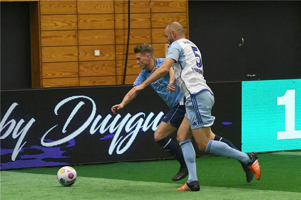 Die Castrop Masters mit Traditionsmannschaften von Bundesliga-Vereinen gingen in der vollen Europahalle am vorletzten Tag des Jahres 2023 über die Bühne.