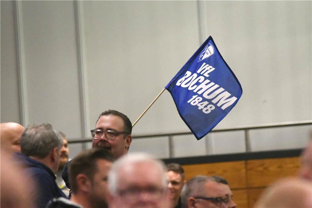 Die Castrop Masters mit Traditionsmannschaften von Bundesliga-Vereinen gingen in der vollen Europahalle am vorletzten Tag des Jahres 2023 über die Bühne.