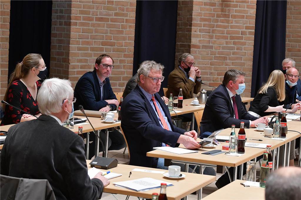 Sicherheitsdienst bis Jahresende aus Haushalt finanzieren? CDU tritt Bremse Die CDU-Fraktion befürwortet überplanmäßige Haushaltsmittel für den Sicherheitsdienst zunächst mal für Juli bis September.