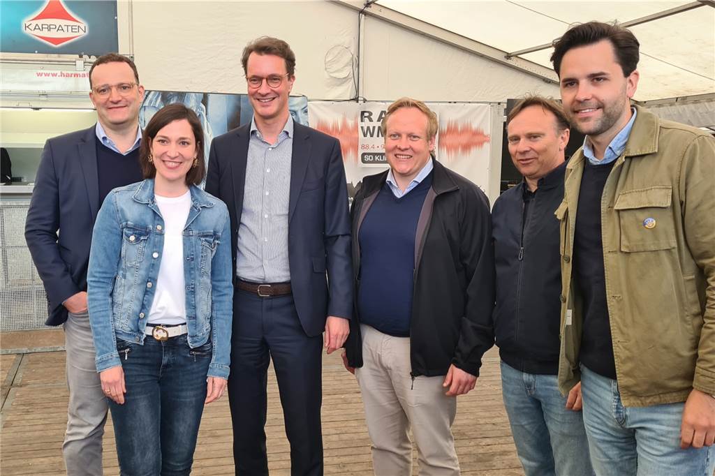 Ministerpräsident Hendrik Wüst (CDU) auf Karpaten im „Kampfmodus“ Die CDU schwor sich auf dem Karpaten-Festival auf den Endspurt im Wahlkampf ein.