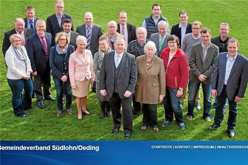 Vedder kündigt CDU Zusammenarbeit auf Die CDU Südlohn-Oeding mit ihrem Bürgermeister Christian Vedder in der Mitte und vorneweg – so präsentiert sich aktuell der Gemeindeverband im Internet (Screenshot). Mit der Fraktion liegt der Bürgermeister allerdings im Clinch. Einen Austritt für die Partei ist für ihn aber kein Thema, so Christian Vedder im Gespräch mit der Redaktion.