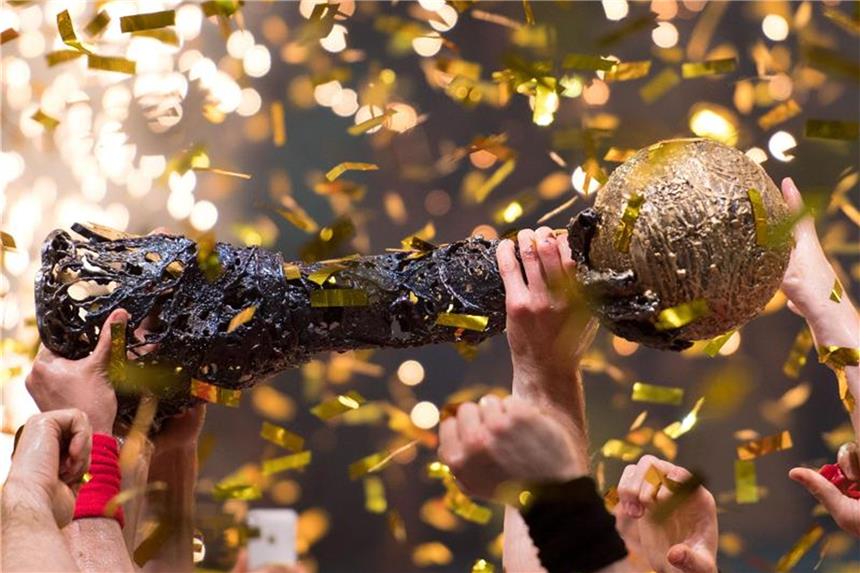 EHF geht im Streit um Champions-League-Termine auf Liga zu Die Champions-League-Trophäe. Foto: Marius Becker