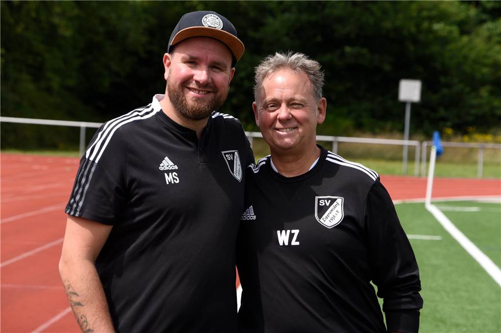 Wolfgang Zernahle vertraut auf sein Bauchgefühl Die Chemie stimmt im Trainerteam: Wolfgang Zernahle (r.) findet nur lobende Worte für seine Trainerkollegen Maik Schön (l.) und Daniel Brormann, der hier auf dem Bild fehlt.