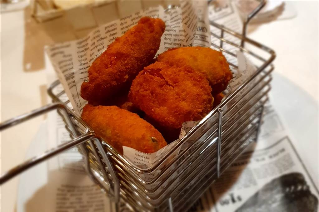 Steaks, Burger, Spare Ribs: „Höstenpumpe“ ist mehr als Wüllens Dorfkneipe Die Chili Poppers kamen frisch aus der Fritteuse.