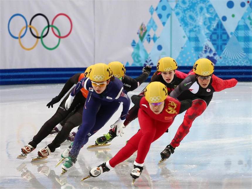 Shorttrack-Sieg für Russland - Anna Seidel stark Die Chinesin Zhou Yang lässt der Konkurrenz keine Chance. Foto: Christian Charisius