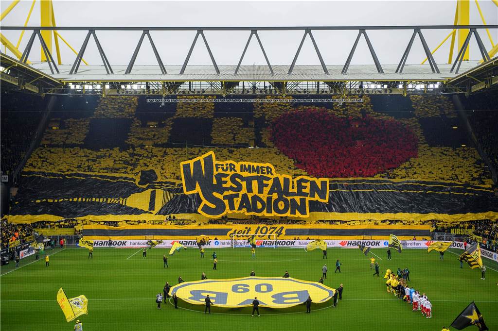 Signal-Iduna-Chef Leitermann zu „Westfalenstadion“-Choreo: „Das tut weh und ist inakzeptabel“ Die BVB-Fans auf die Südtribüne zeigen eine Choreografie.