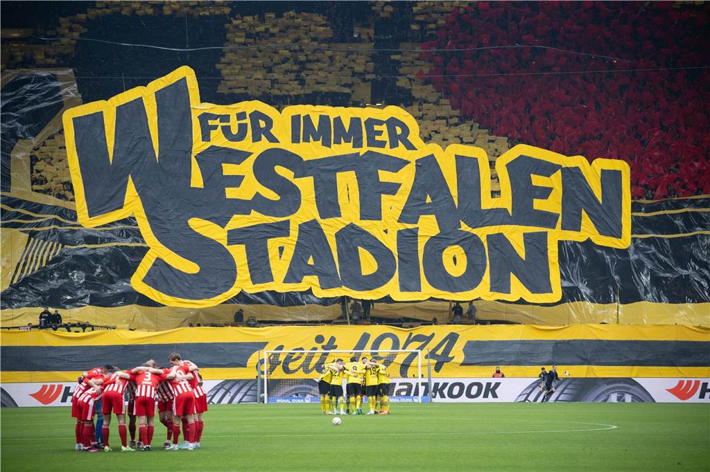 Die Choreo vom vergangenen Samstag in der Bundesliga - zum 49. Geburtstag vom Westfalenstadion.