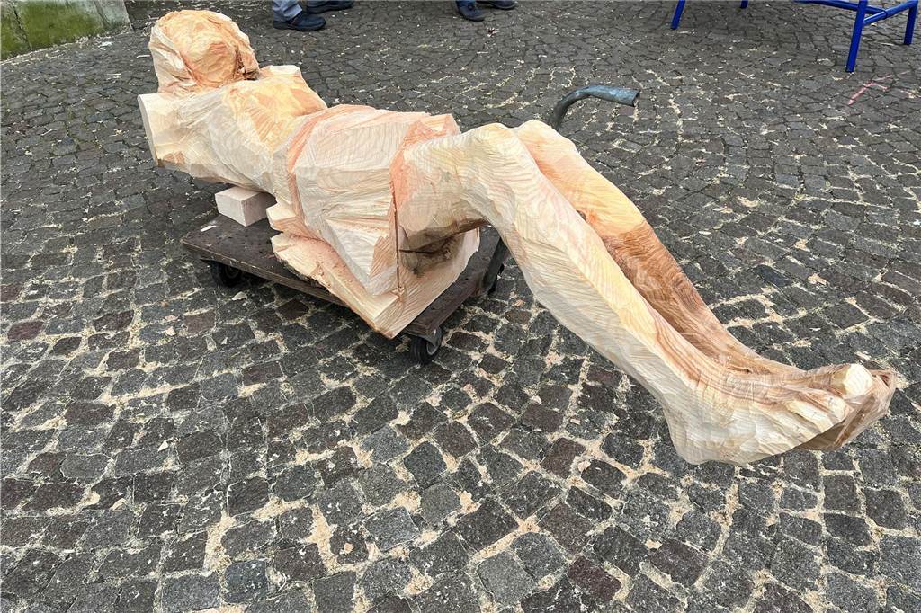Die Christus-Figur liegt auf dem Alten Markt.