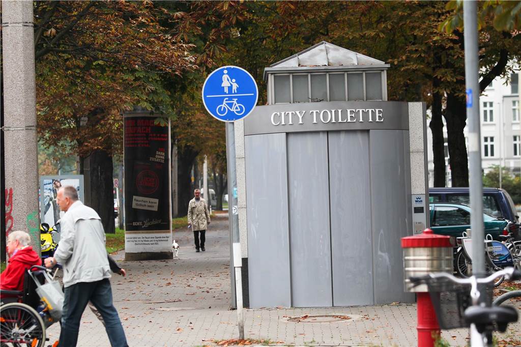 So schnell soll die „nette Toilette“ in ganz Dortmund eingeführt werden Die City-Toiletten, wie hier am Ostwall, soll es weiter geben. Der Auftrag dazu wird neu ausgeschrieben.