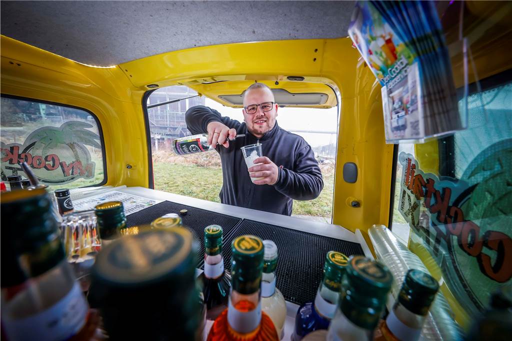 Cocktail-Lieferdienst im Test: Wie schmecken die Drinks des „Cocktail-Taxis“? Die Cocktails werden kurz vor der Lieferung vor Ort frisch zubereitet.