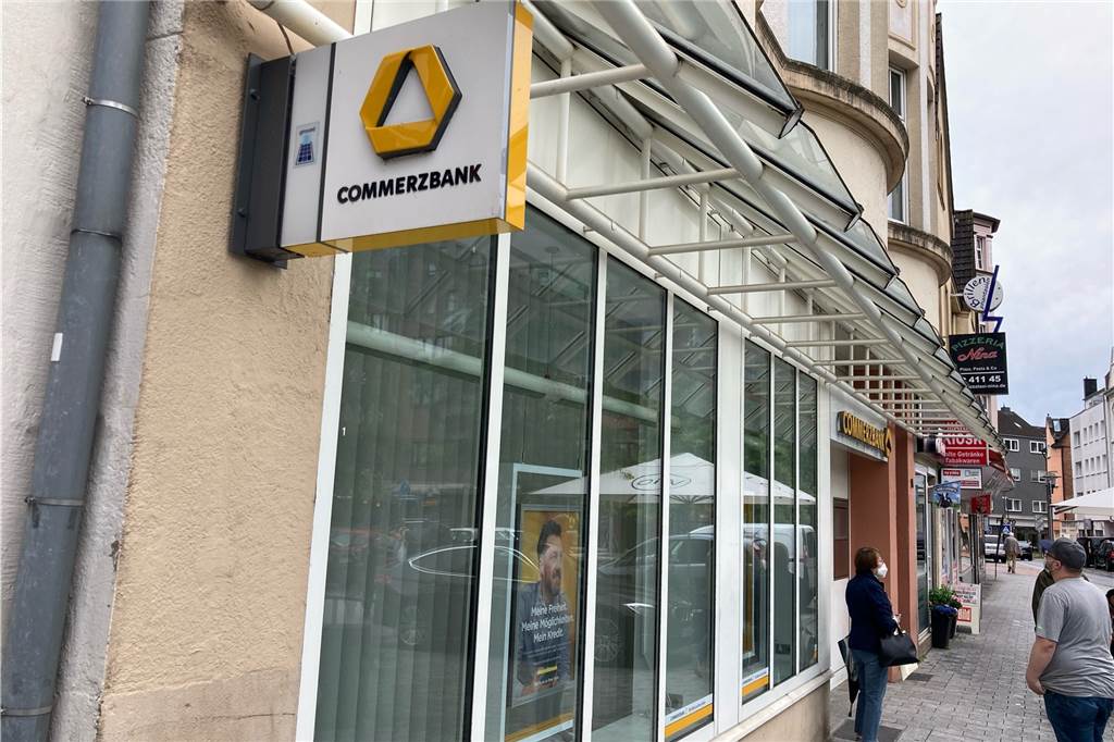 Von Dessous bis Cafés - So sollte die Castroper Altstadt aussehen Die Commerzbank wird sich in diesem Jahr vom Castrop-Rauxeler Marktplatz zurückziehen. Vor allem jüngere Leute würden dann hier gerne mehr Bars oder Cafés sehen.
