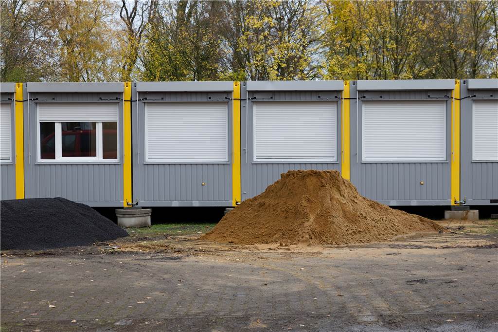 Neue Flüchtlingsunterkunft in Grafenwald soll im Dezember öffnen Die Containereinheiten können je nach Bedarf flexibel von entweder zwei oder bis zu vier Personen genutzt werden. Dazu können die Einheiten verbunden werden.