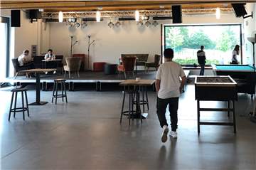 Die Corona-Krise hält die Jugendlichen trotzdem nicht davon ab das Jugendzentrum Sunshine zu besuchen. Vieles ist anders, die Atmosphäre ist jedoch gleich geblieben.