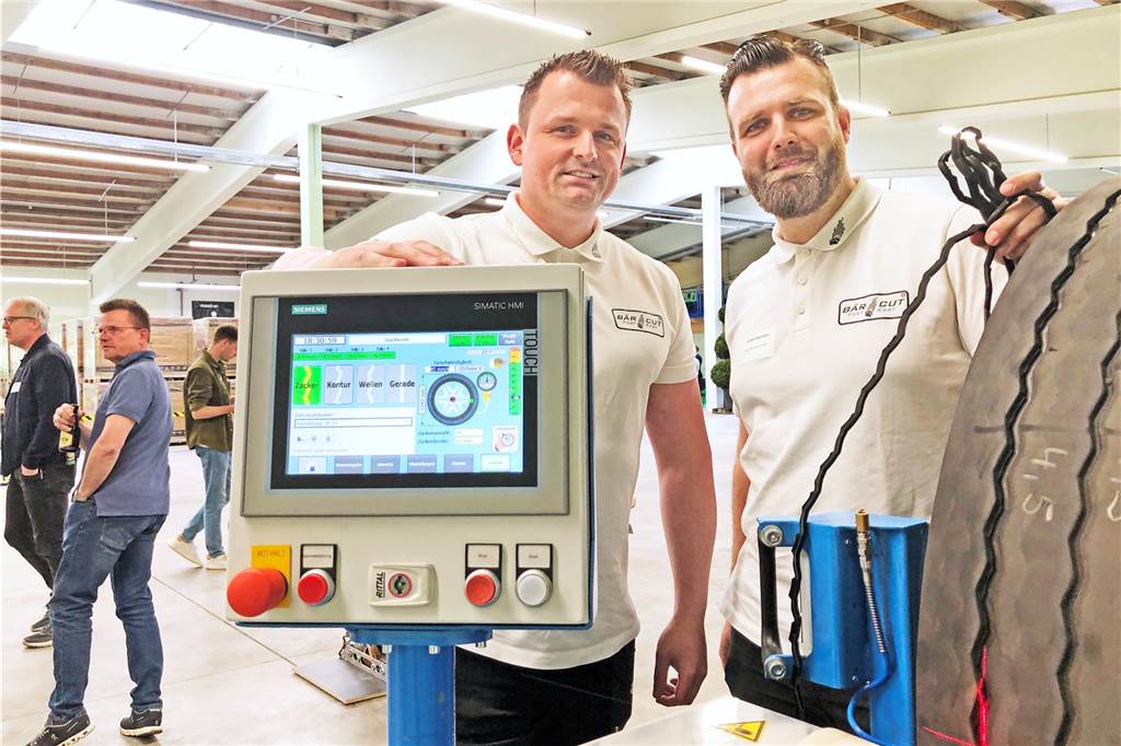 Start-up-Unternehmen: Innovationspreis Münsterland für Bear Machines Die Cousins Mark und Stephan Berendsen (v.l.) haben mit ihrem Start-up Bear machines auf der internationalen Handwerksmesse in München den Bundesinnovationspreis verliehen bekommen.