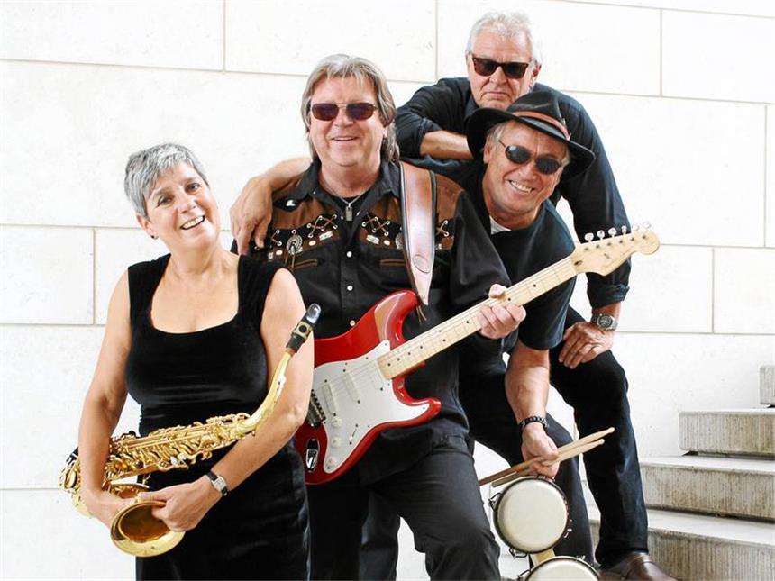 Die Coverband "Just4Oldies" will die Gäste im Hotel Drees mit Coversongs zum Tanzen bringen.
