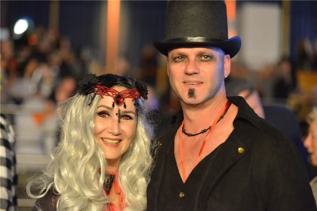 In der Europahalle Castrop-Rauxel wurde die Halloween-Party Hexenkessel unter anderem mit Seven Cent gefeiert.