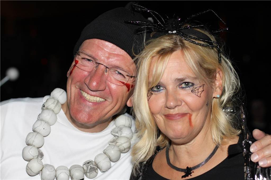 In der Europahalle Castrop-Rauxel wurde die Halloween-Party Hexenkessel unter anderem mit Seven Cent gefeiert.