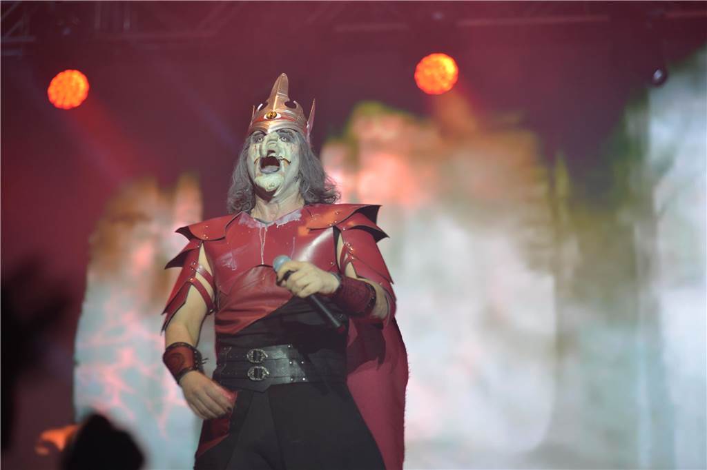 In der Europahalle Castrop-Rauxel wurde die Halloween-Party Hexenkessel unter anderem mit Seven Cent gefeiert.