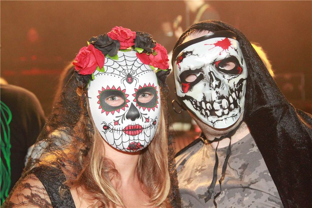 In der Europahalle Castrop-Rauxel wurde die Halloween-Party Hexenkessel unter anderem mit Seven Cent gefeiert.