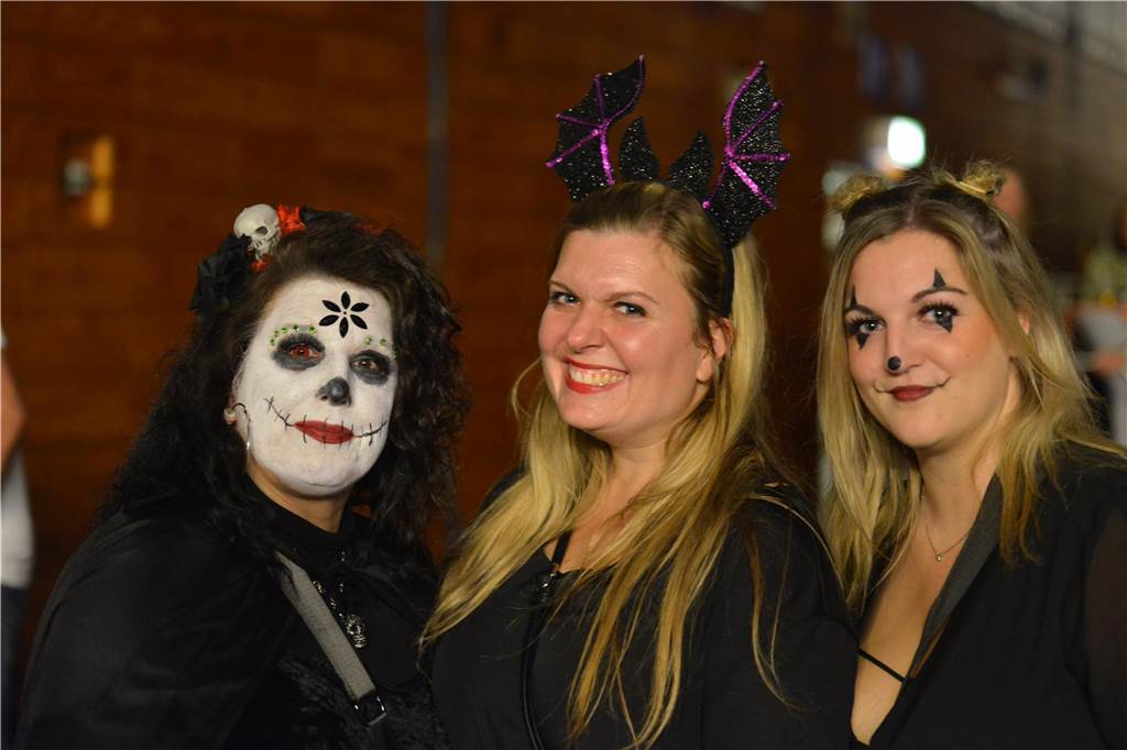 In der Europahalle Castrop-Rauxel wurde die Halloween-Party Hexenkessel unter anderem mit Seven Cent gefeiert.