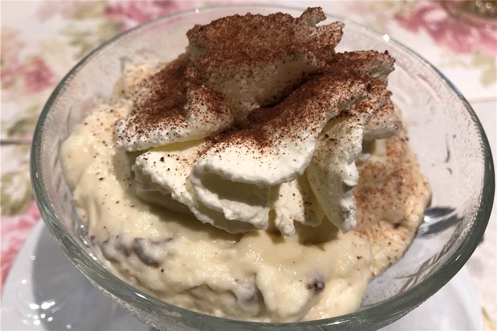 Die Haarmühle bietet rustikale Sattmacher in einem einzigartigen Ambiente Die Creme des Tages stellte sich als Herrencreme heraus. Nicht zuviel Rum - sie war gut abgeschmeckt.