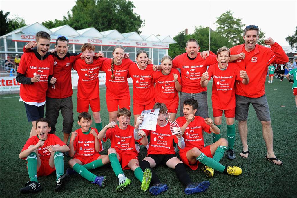 SC Berchum/Garenfeld räumt mit drei Titeln ab: Alkoholverbot hat sich „definitiv bewährt“ Die D-Junioren der SG Eintracht Ergste sind neuer Stadtmeister. Nach Neunmeterschießen setzten die Ergster sich im Endspiel gegen den SC Berchum/Garenfeld durch.