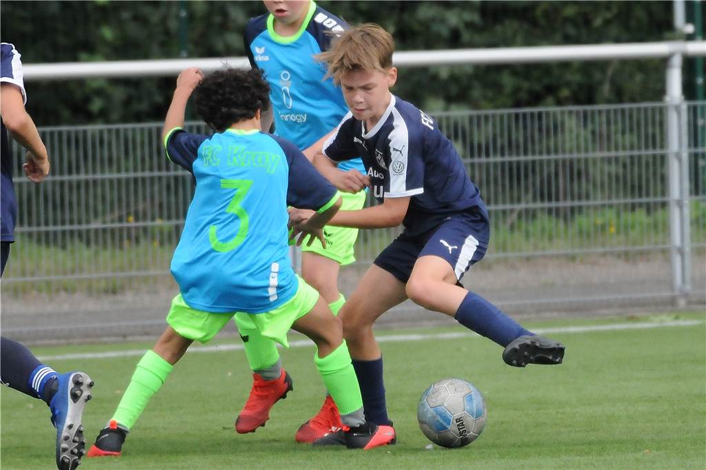 Castrop-Rauxeler Team verabschiedet sich freiwillig aus der Bezirksliga Die D-Junioren des FC Frohlinde (dunkelblaue Trikots) nehmen in der Saison 2021/22 ihr Bezirksliga-Startrecht nicht wahr.