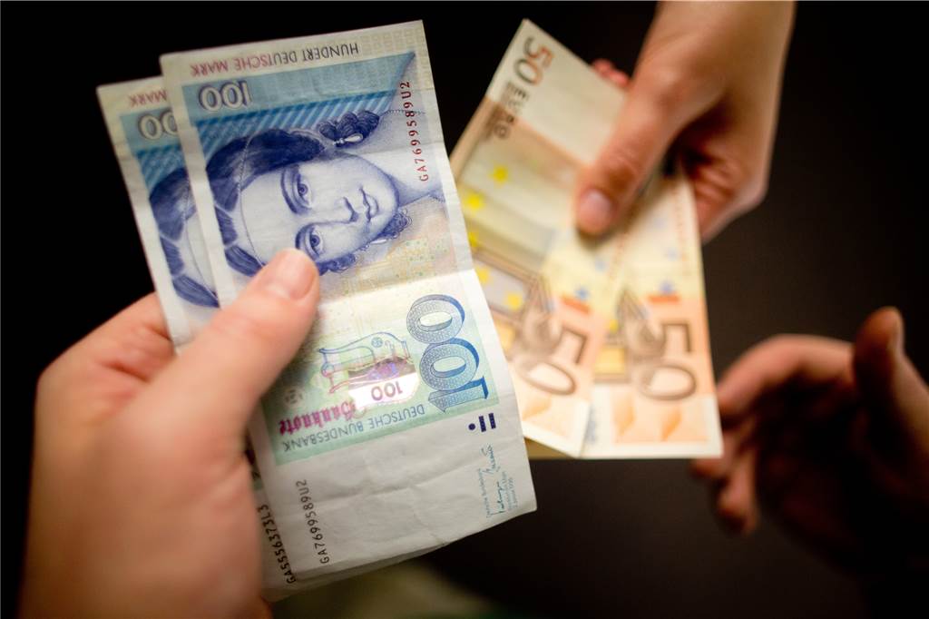 Die D-Mark kann auch heute noch bei der Deutschen Bundesbank umgetauscht werden.
