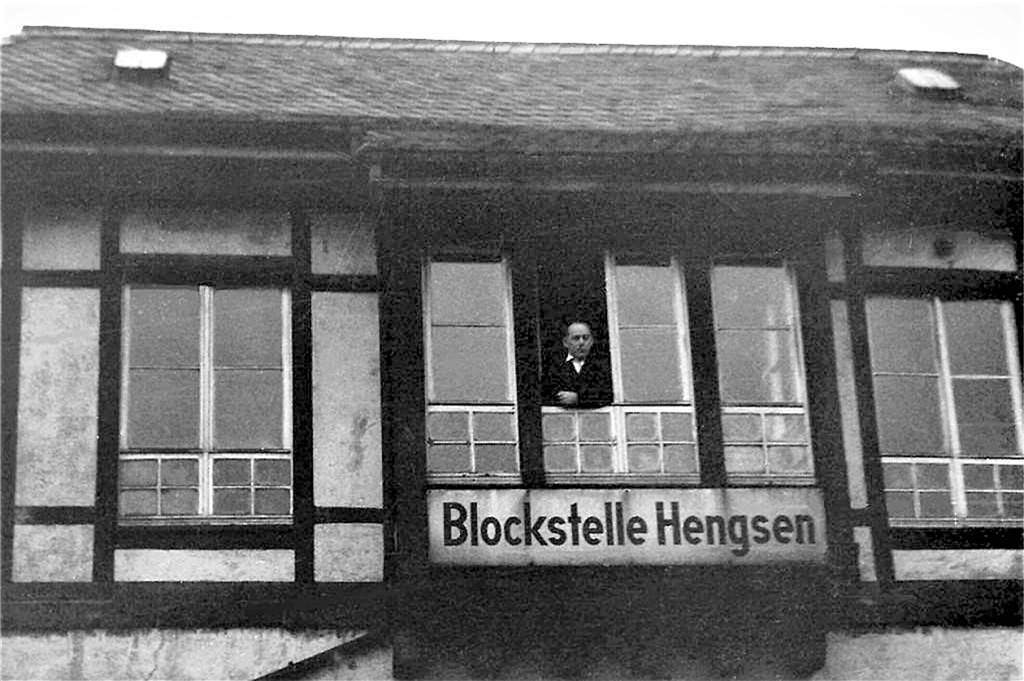 Die damalige Sicherungstechnik erforderte viele Stellwerke entIang der Strecke. Im Fachwerk-Baustil ausgeführt war die ehemalige Blockstelle in Hengsen.