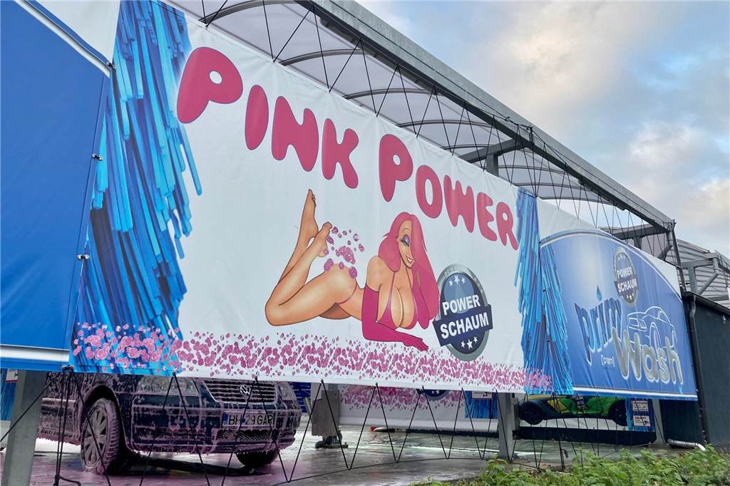 Rüge für sexistische Werbung in Dortmund: „Habe schallend gelacht“ Die dargestellte Frau soll an einen Charakter eines bekannten Films erinnern.