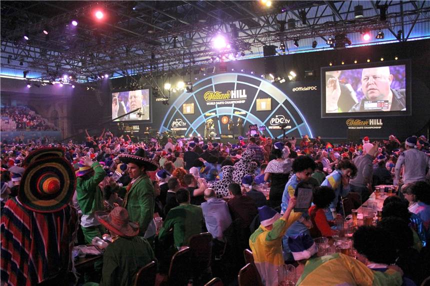 Darts-EM verwandelt Westfalenhallen am Wochenende in eine große bunte Party Die Darts-WM 2016 in London – ebenfalls mit großer Party im Programm.