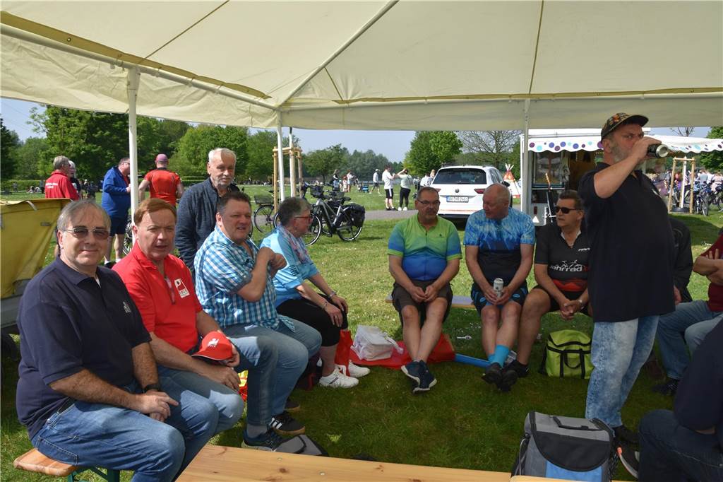 Die Delegation vom IGBCE Brambauer mit Besuchern.