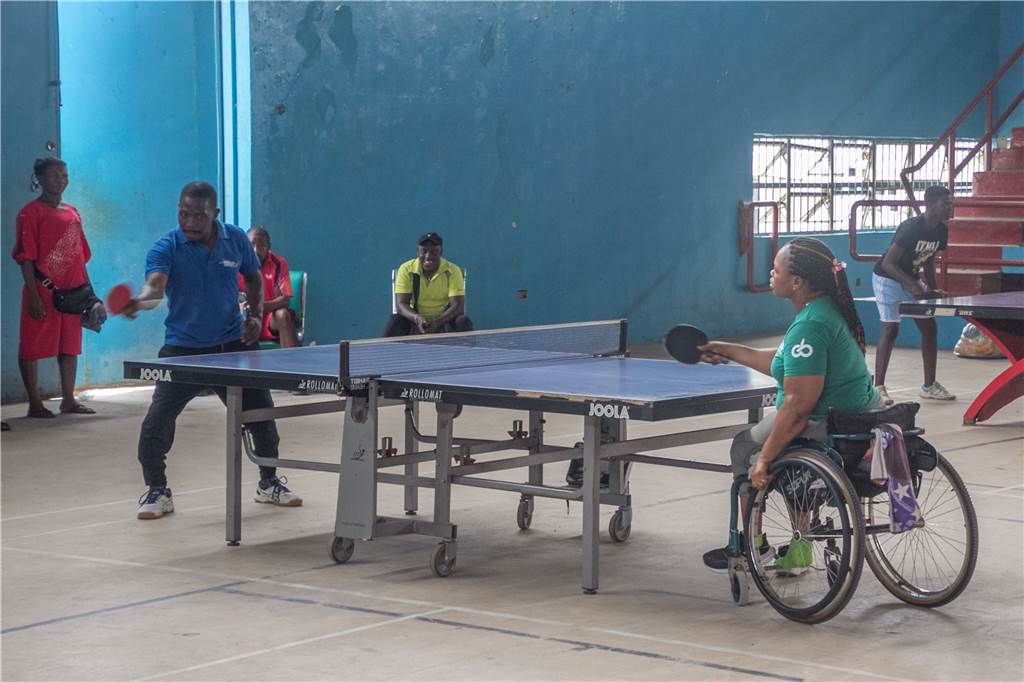 Afrikanische Bürokratie stoppt Spendenaktion aus Werne: „Wir sind verärgert“ Die Delta-State-Regierung engagiert sich im Bereich Sport. „So waren unter anderem viele gehandicapte Sportler auch bei den Paralympics in Tokio 2021 dabei. Das Team im Tischtennis gewann dort sogar die Bronzemedaille“, erklärt Wurst.