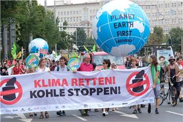 Die Demo unter dem Motto „Klima retten! Kohle stoppen“ bildete den Auftakt für das Klimacamp. Foto: Sebastian Willnow