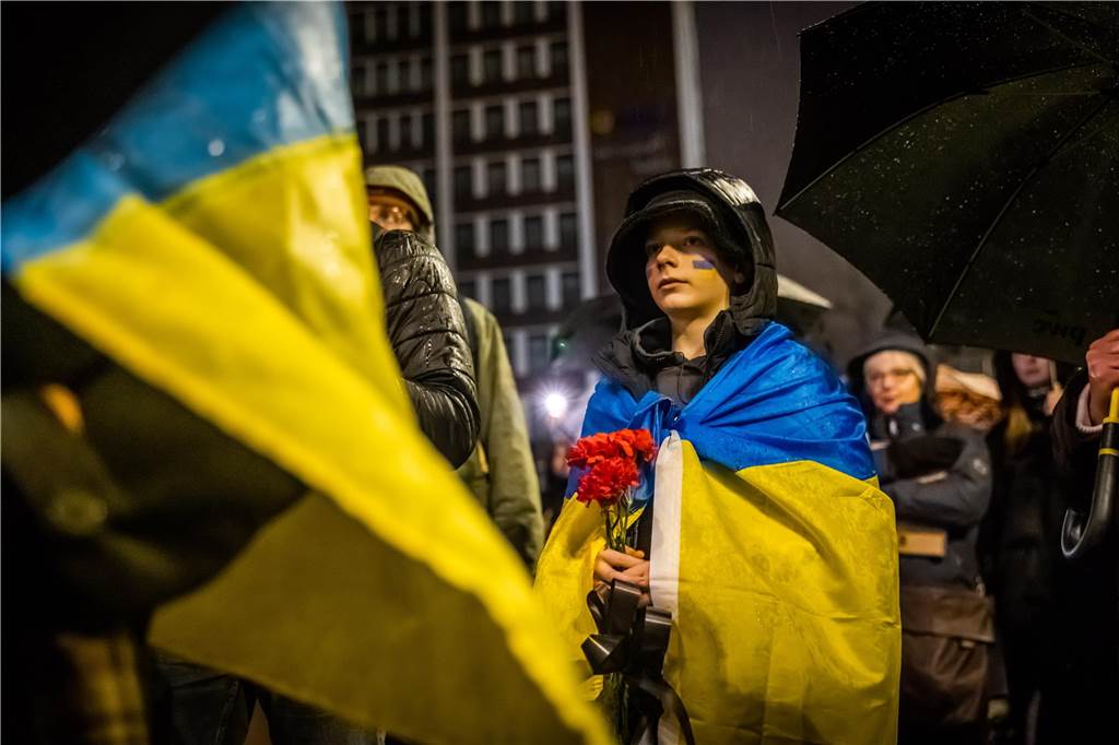 Demonstration gegen den Ukraine-Krieg zum Jahrestag des Kriegsbeginns auf Dortmunds Friedensplatz