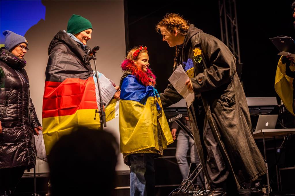 Demonstration gegen den Ukraine-Krieg zum Jahrestag des Kriegsbeginns auf Dortmunds Friedensplatz