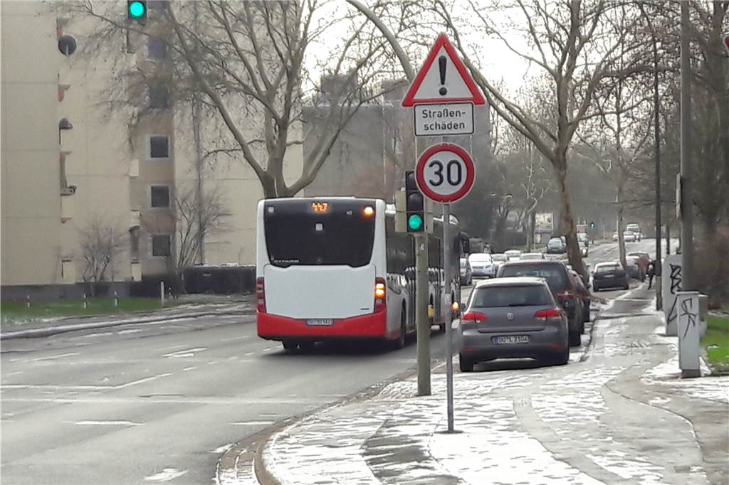 Senioren beklagen Verkehrssituation an der Kreuzung Vogelpothsweg/Oberbank in Dorstfeld Die derzeitige Tempo-30-Zone beginnt erst hinter der umstrittenen Kreuzung.
