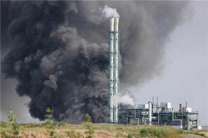 Rauchwolke nach Explosion in Leverkusen: Keine Rückstände von Dioxin in Rußpartikeln Die Detonation im Leverkusener Chempark hat Menschenleben gekostet und eine gigantische Rauchwolke aufsteigen lassen.