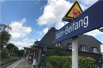 Die Deutsche Bahn lässt den Bahnsteig sanieren.