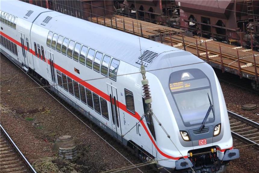 Abschied vom Anschreiben? Firmen vereinfachen die Bewerbung Die Deutsche Bahn will dieses Jahr etwa 19.000 Mitarbeiter einstellen. Foto: Jens Wolf