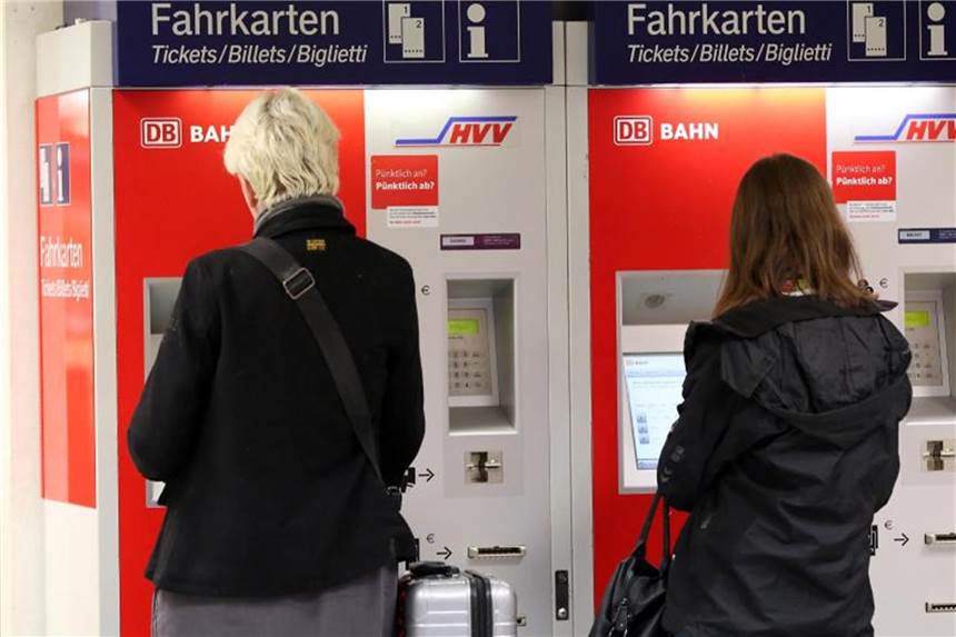 Die Deutsche Bahn will ihre Ticketpreise um etwa 1 Prozent erhöhen. Foto: Bodo Marks