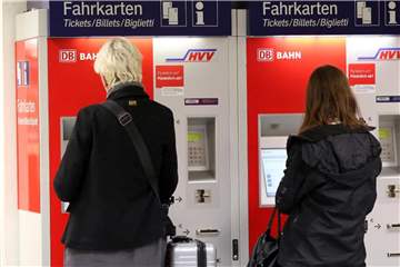 Die Deutsche Bahn will ihre Ticketpreise um etwa 1 Prozent erhöhen. Foto: Bodo Marks