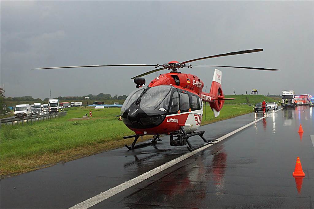 Die Deutsche Luftrettung war mit ihrem Helikopter im Einsatz.